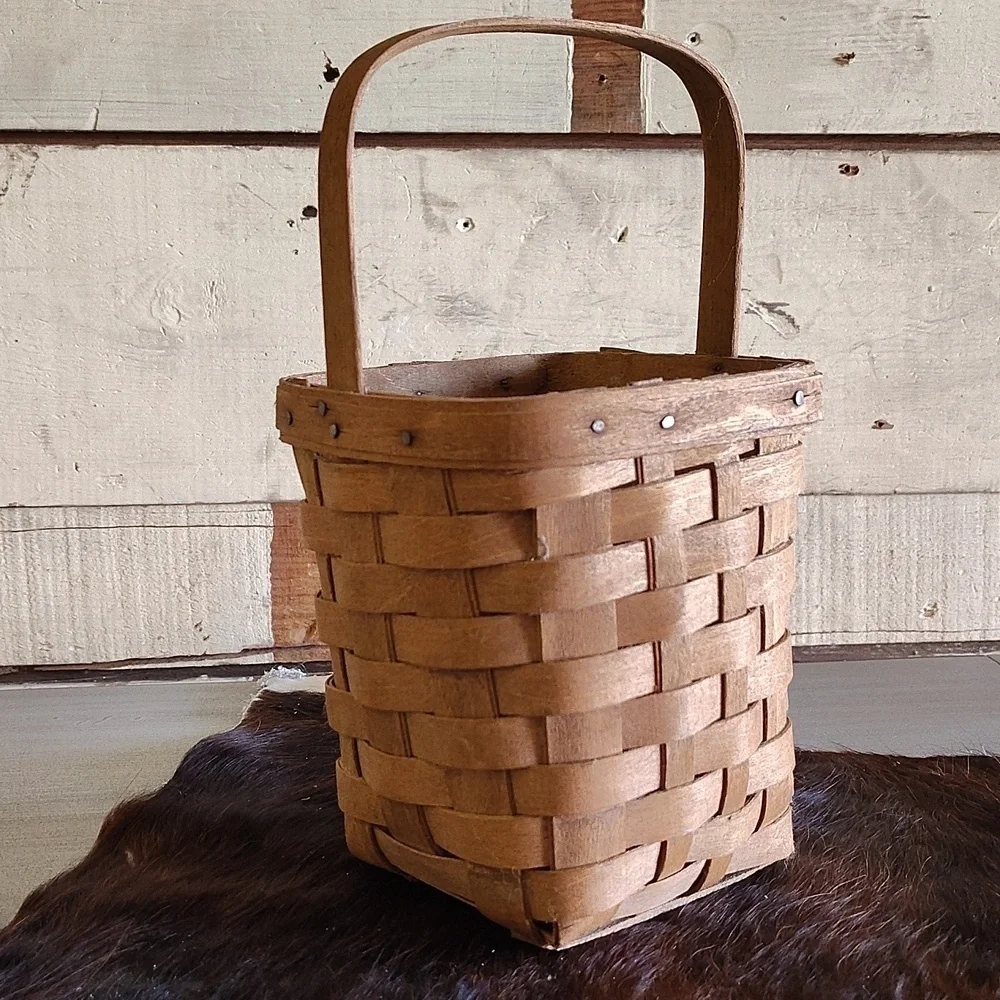 Longaberger basket woven 1985 with handle vintage